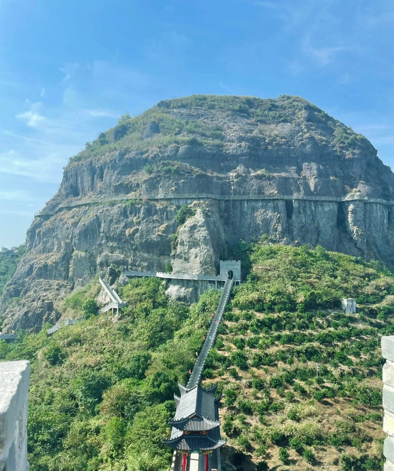苍南新晋网红"藻溪流石山玻璃栈道"悬崖观景