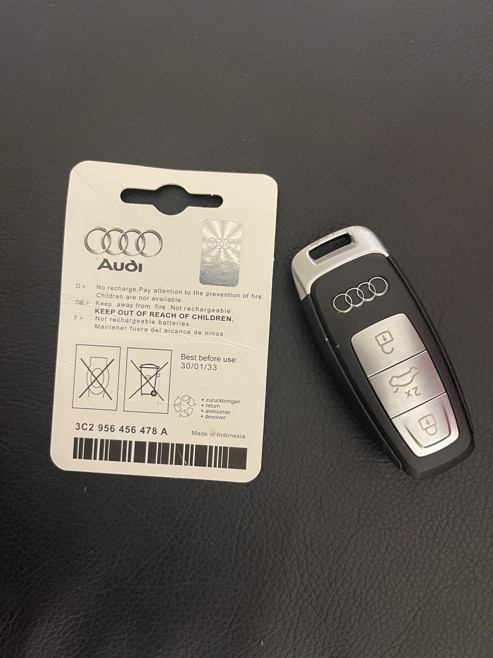 奥迪a3l更换钥匙电池 买车大概八个月后就开始提示更换了!