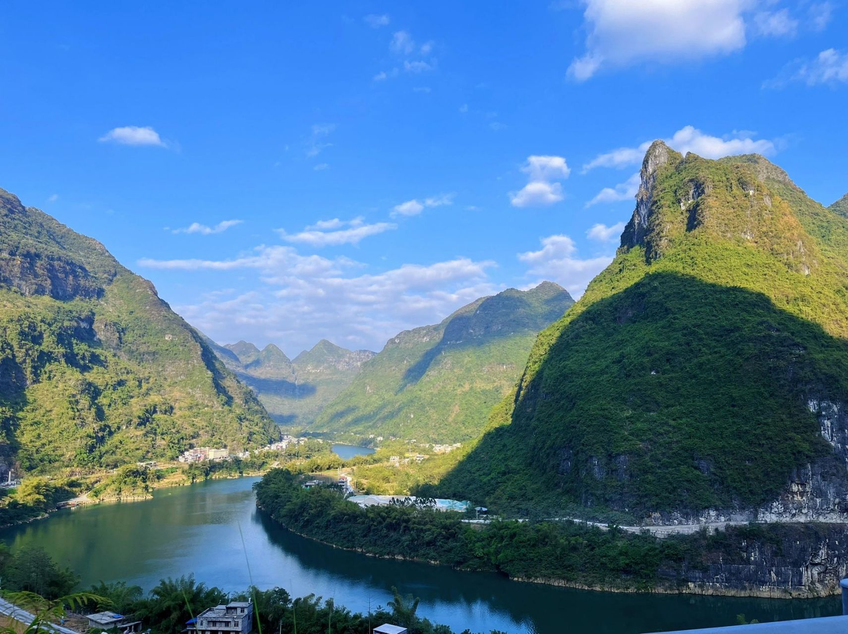 旅游何必去远方,都安就是好地方 都安有一条红水河风景旅游道路,起点