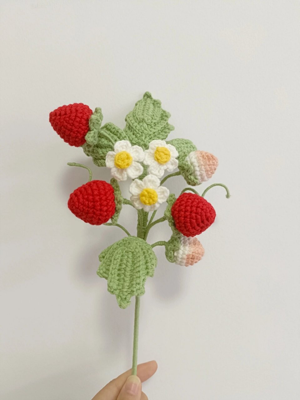 钩织草莓(附图解) 交作业啦,真是太好看了,叶子稍微改动了一下 每天