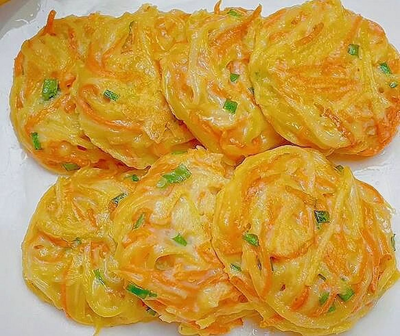 土豆饼(土豆胡萝卜丝饼) 土豆胡萝卜丝饼做法简单,是孩子们喜欢吃的一