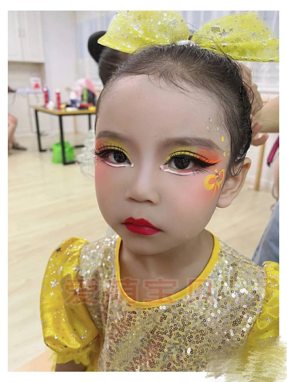 六一儿童节妆容 六一黄色眼影系列舞台妆来喽,自然好学易上手,舞台妆