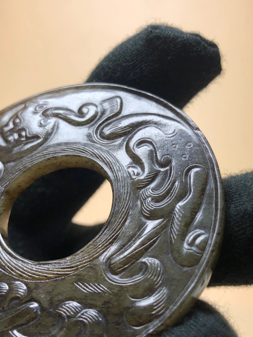 古玉之美——水银沁龙纹饰玉壁 料工型纹沁,五大要素.