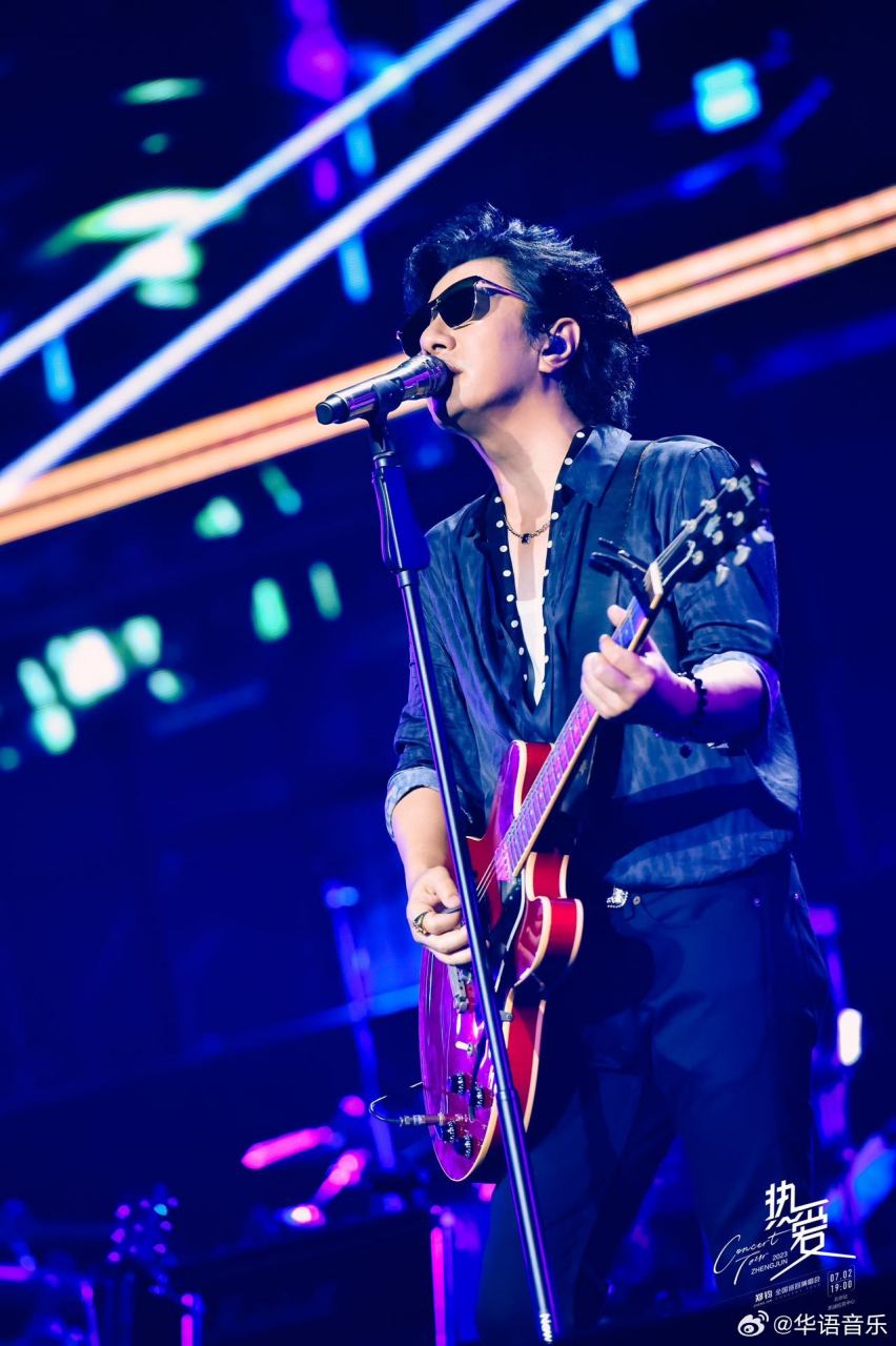 今夏与摇滚相约,8月26日青岛国信体育馆,大海相迎,奔赴「热爱」@郑钧