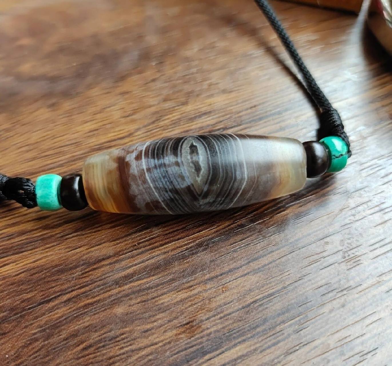 千年缠丝玛瑙 藏传老缠丝玛瑙佛眼天珠,尺寸巨大对孔44 ,黑财神眼.