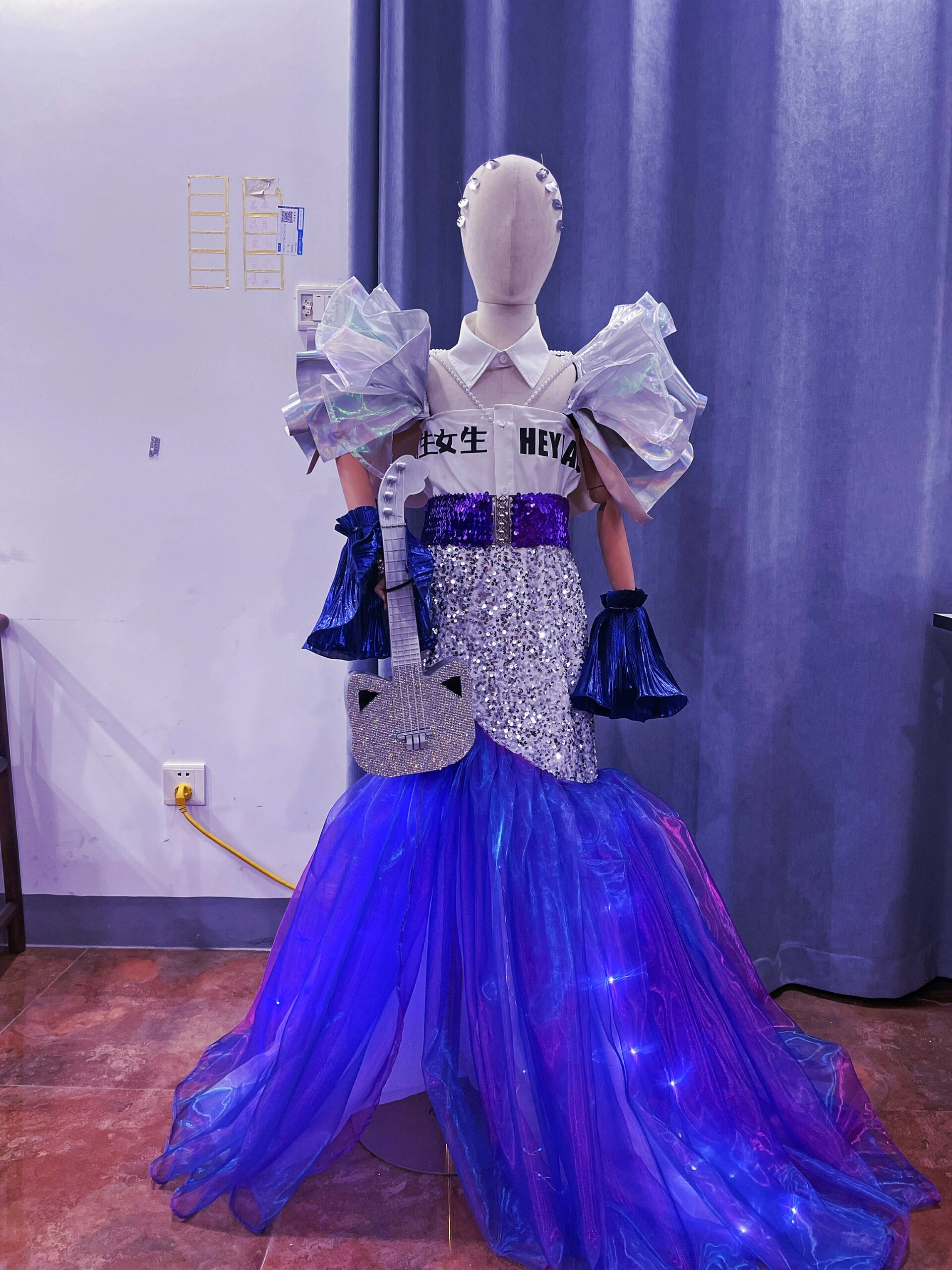 未来科技风服装设计 电脑效果图到成衣,我们会根据客户的个人形象和