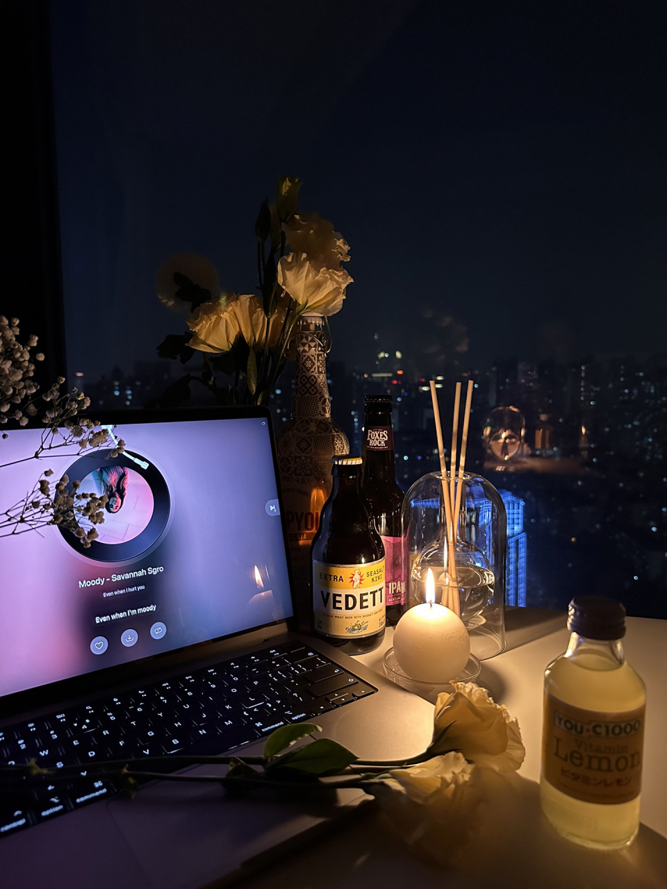 居家95夜晚|00落地窗的氛围感 冬天就喜欢宅在家里 蜡烛点亮的那