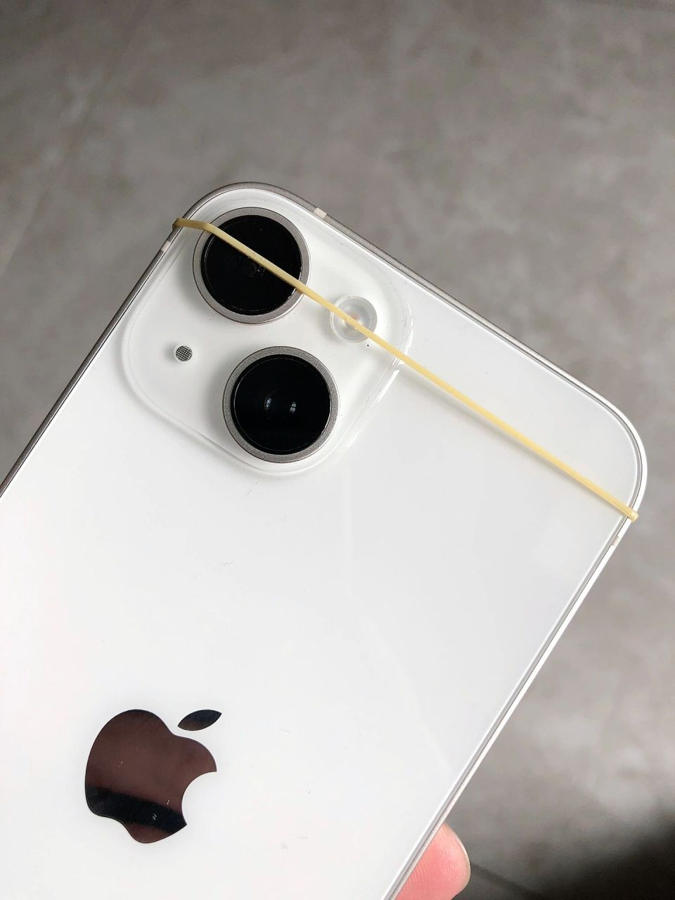 iphone 摄像头进灰,弹一下不就完了 iphone 超广角摄像头一直有一颗灰