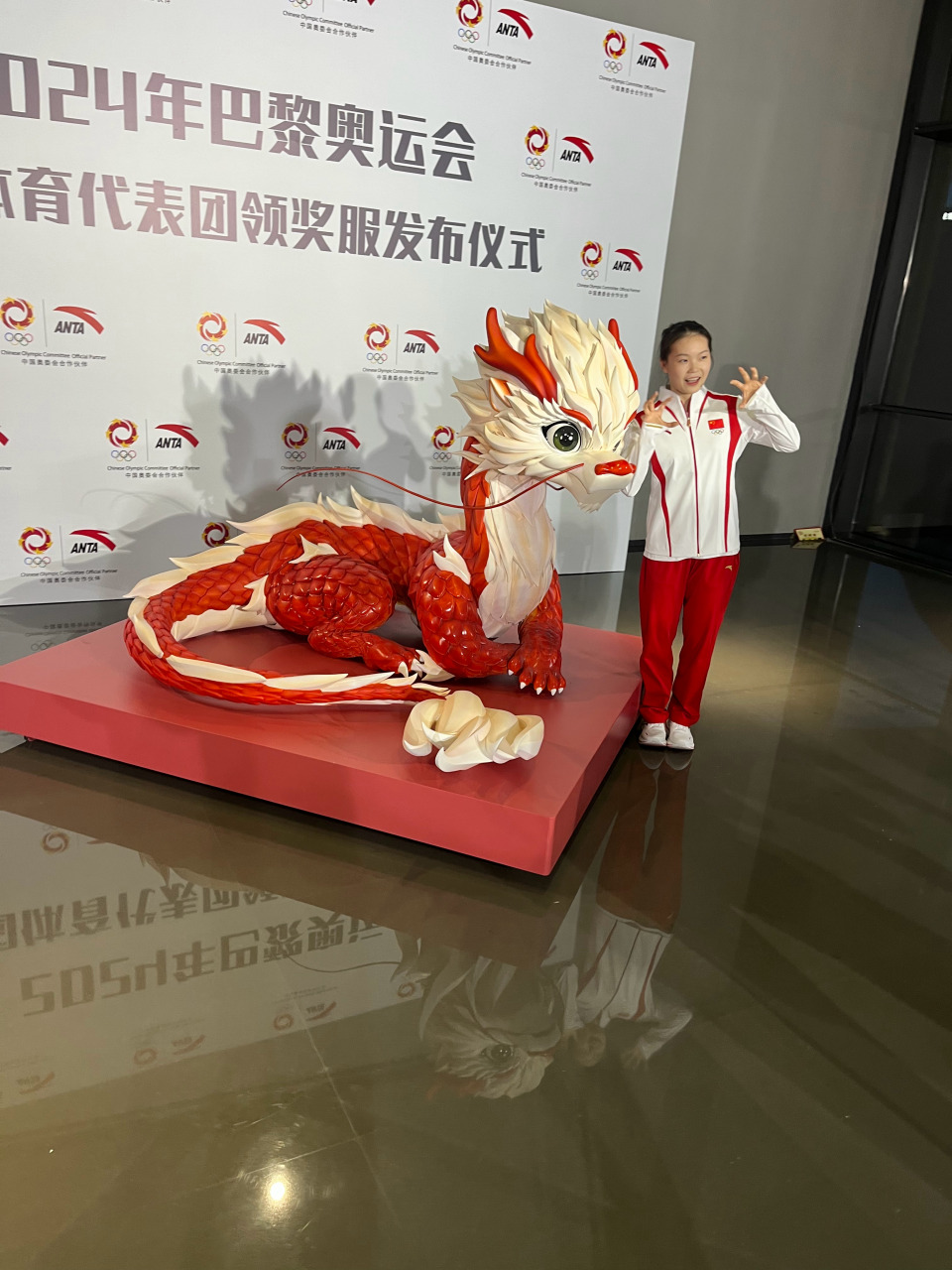 安踏发布巴黎奥运会装备   又是奥运年,又一次来到了安踏冠军龙服的