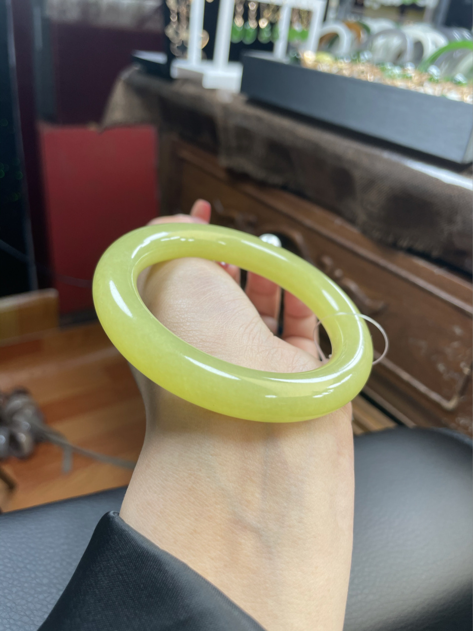 新疆和田玉 若羌黄玉 鸡油黄 黄口料 若羌黄玉,是指黄色的和田玉.