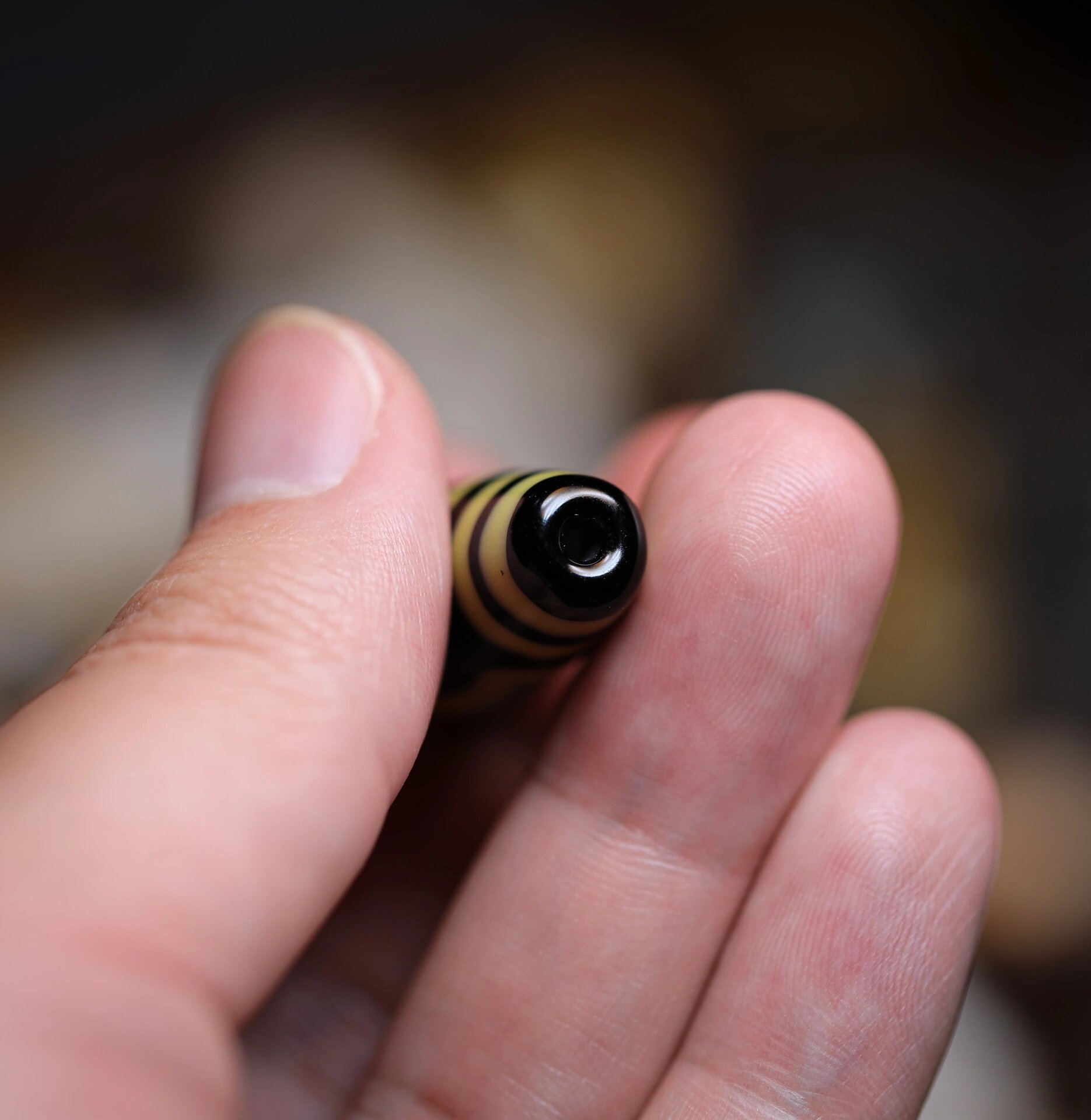 藏区传世珍品十字金刚六眼老琉璃天珠