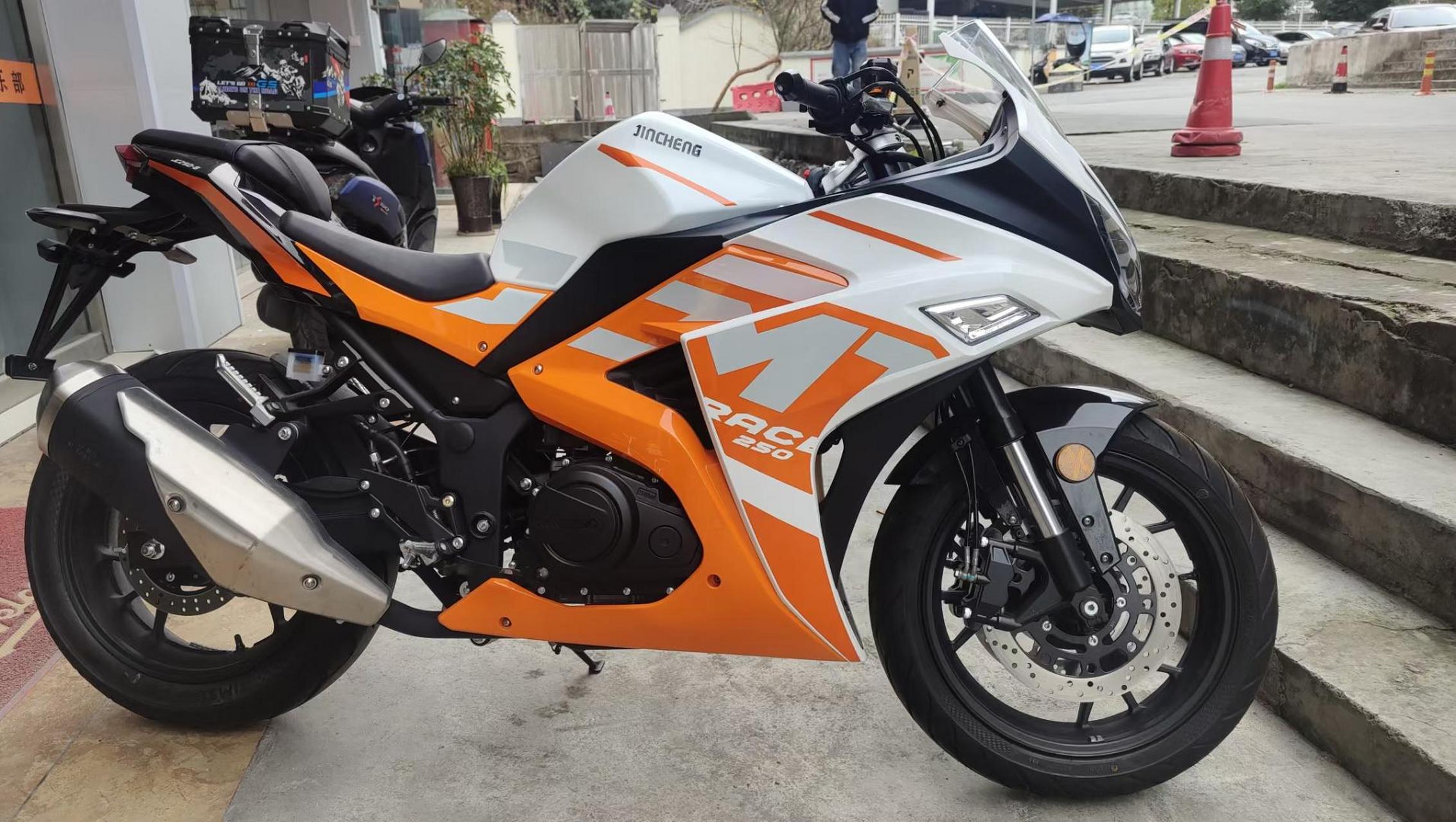 金城枭250双缸水冷趴赛,试驾车,40公里,没开发票,福利来啦!