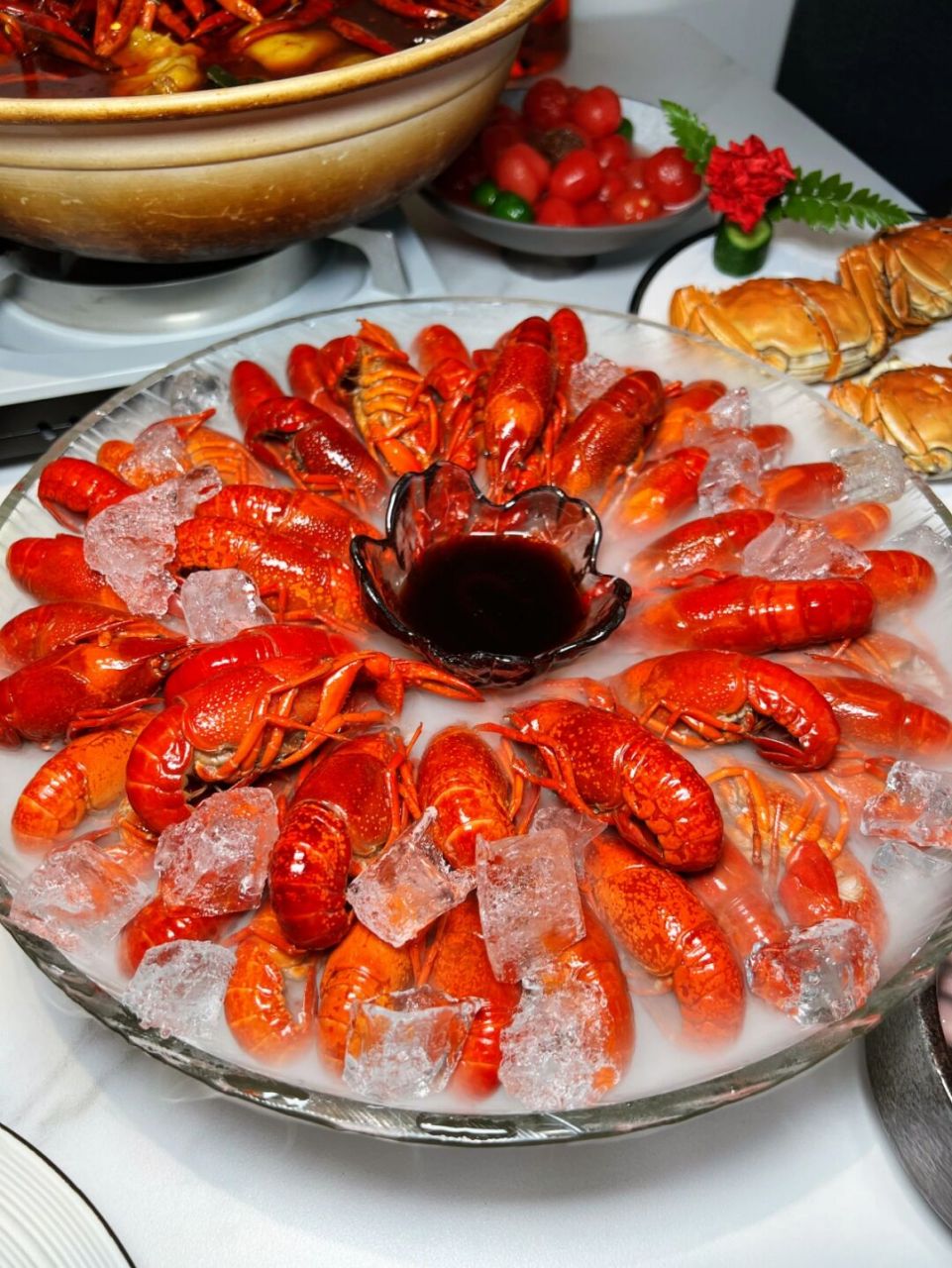 每次聚餐都不知道吃啥,幸好有马头巷,他们家的龙虾连壳都很好吃~ 红油