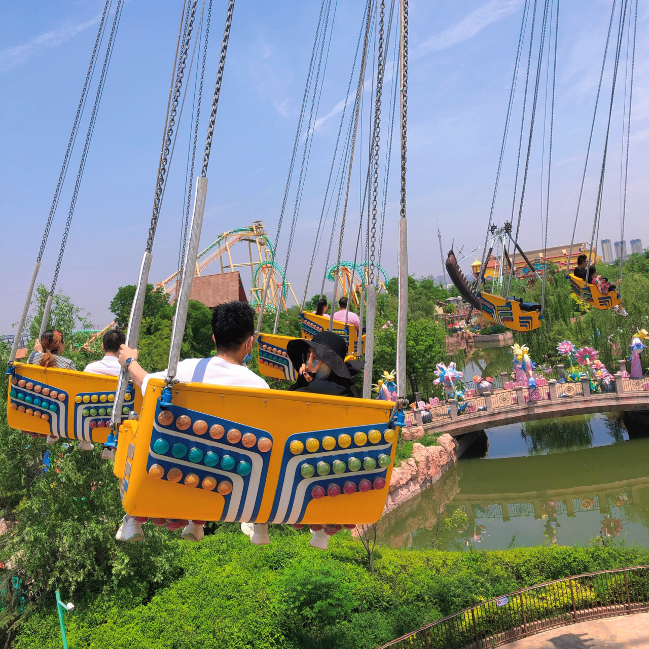 咸阳——乐华城 (园区分6个板块:乐华欢乐广场,熊猫农场,回音山谷