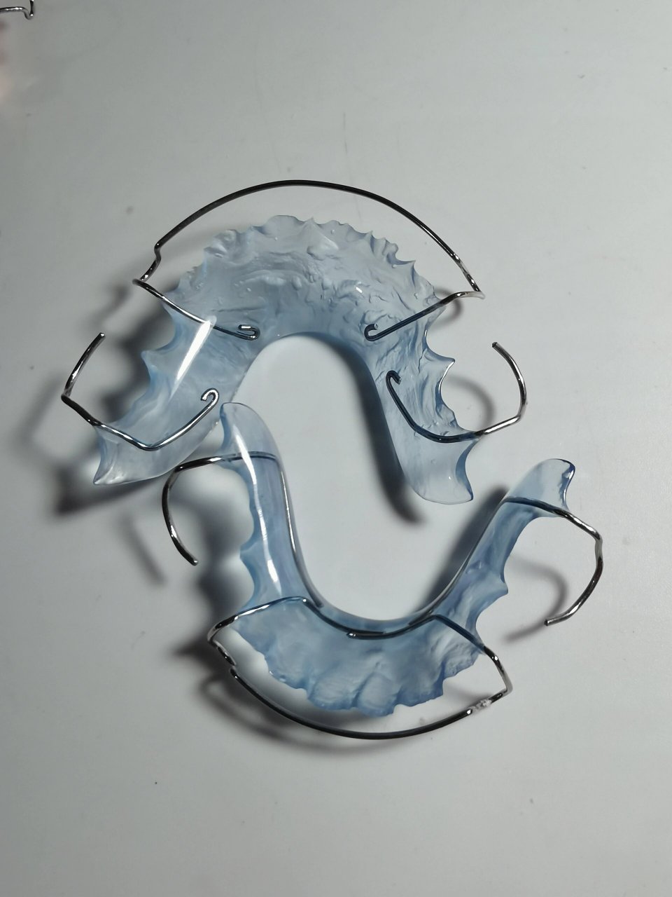 牙套保持器的作用 牙套保持器主要是为了帮助牙齿保持牙套矫正后的