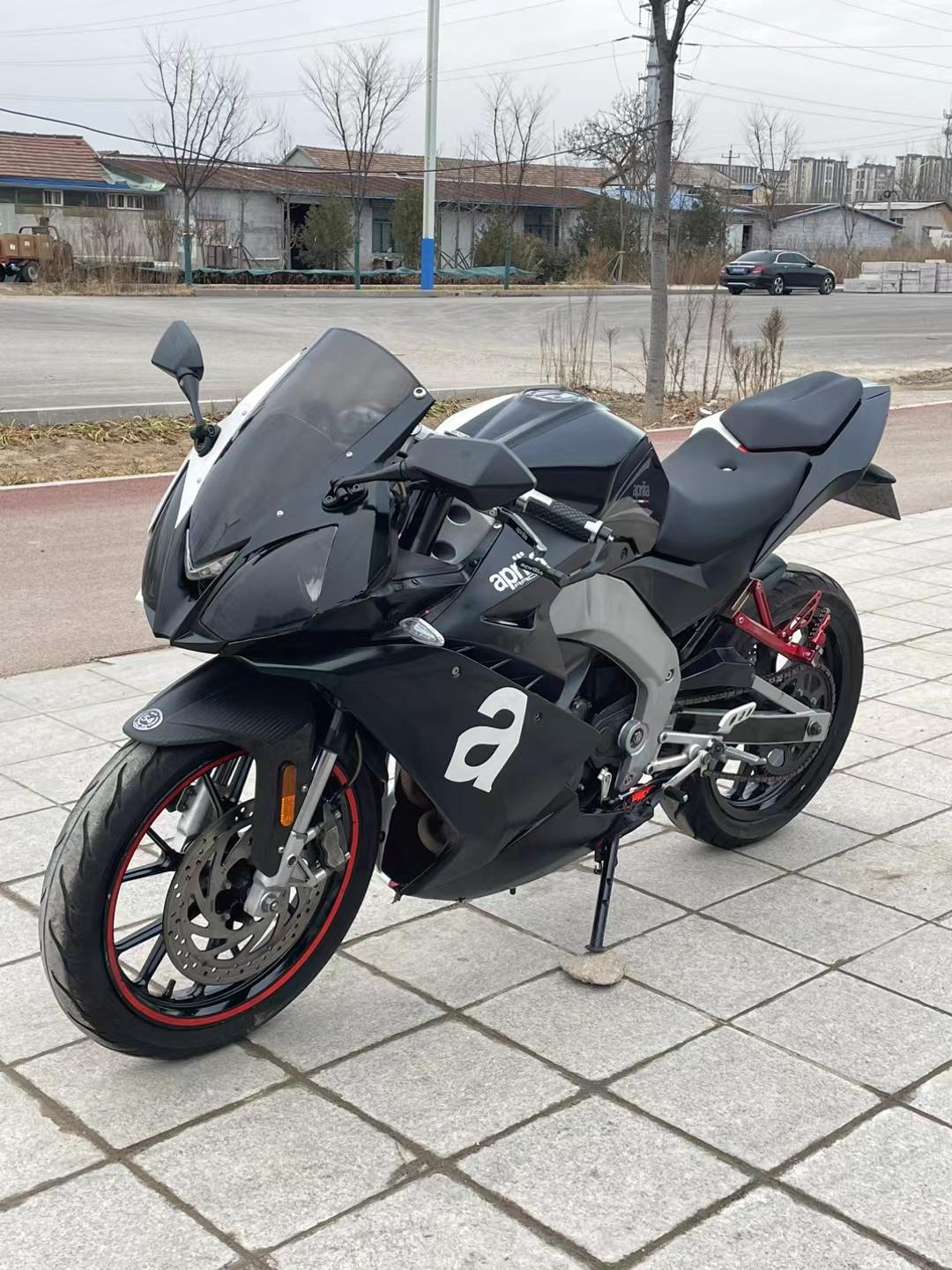 最新拿下16年登记上牌的阿普利亚gpr125改装多多成色完美