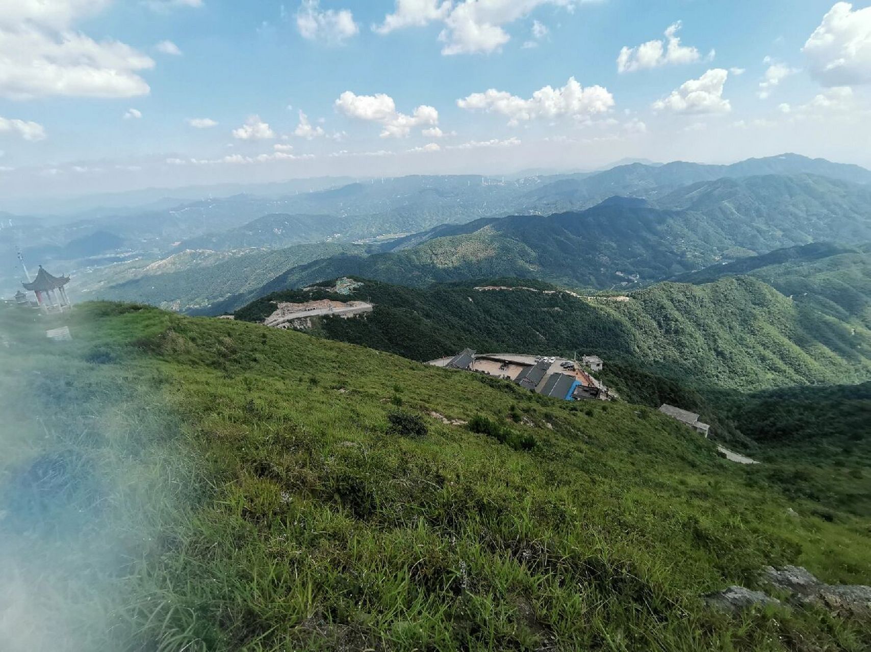 大乌山风景,兴国第一天然景点值得打卡  山顶路弯陡峭,没点技术的手波