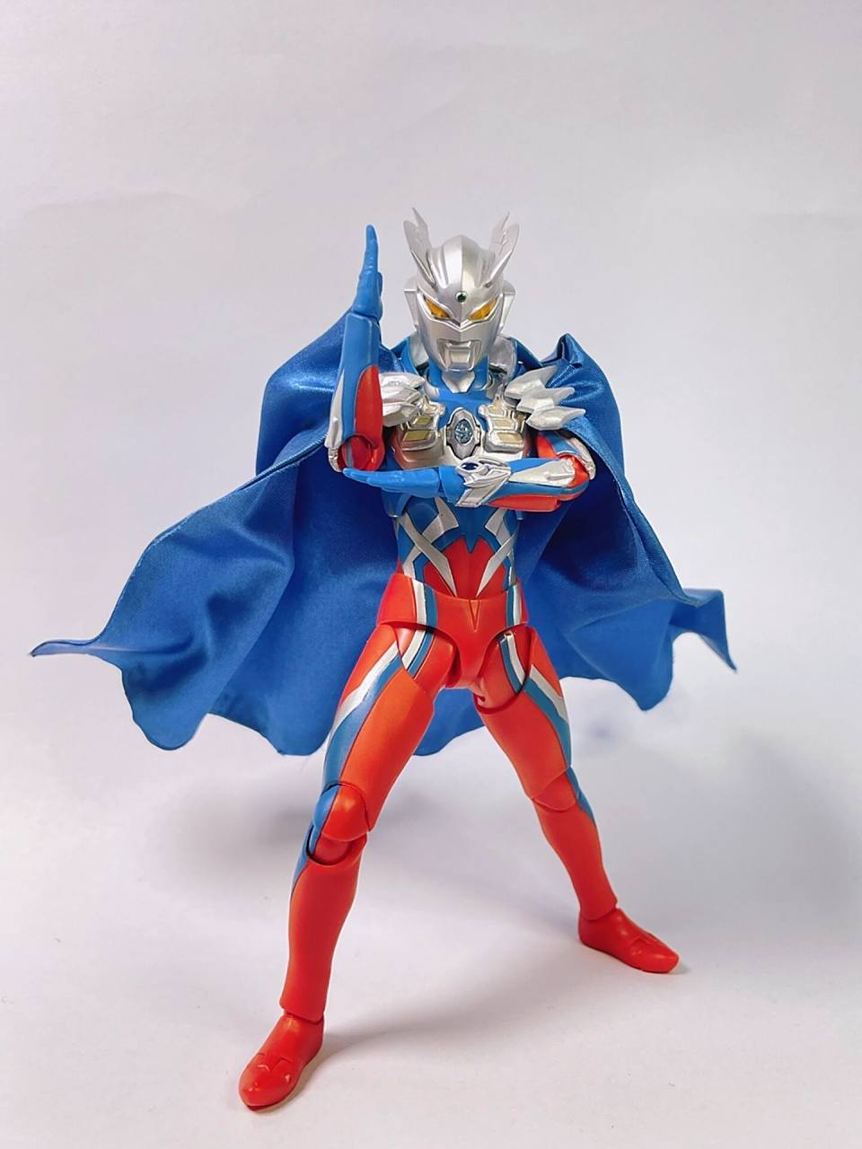 shf系列模玩分享(7)赛罗奥特曼 造型还原:6/10 上半身可动:5/10 下