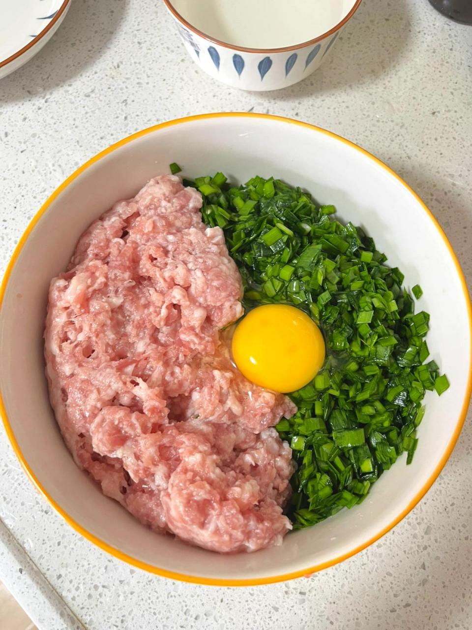 在网上学到的09猪肉韭菜馅 饺子陷里打一个鸡蛋果然更好吃 之前在里