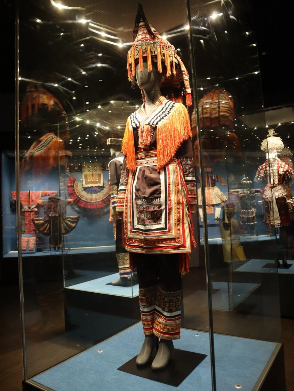 盘瑶| 以犬为祖先,为纪念它穿五彩服装 90盘瑶简介: 瑶族的祖先为