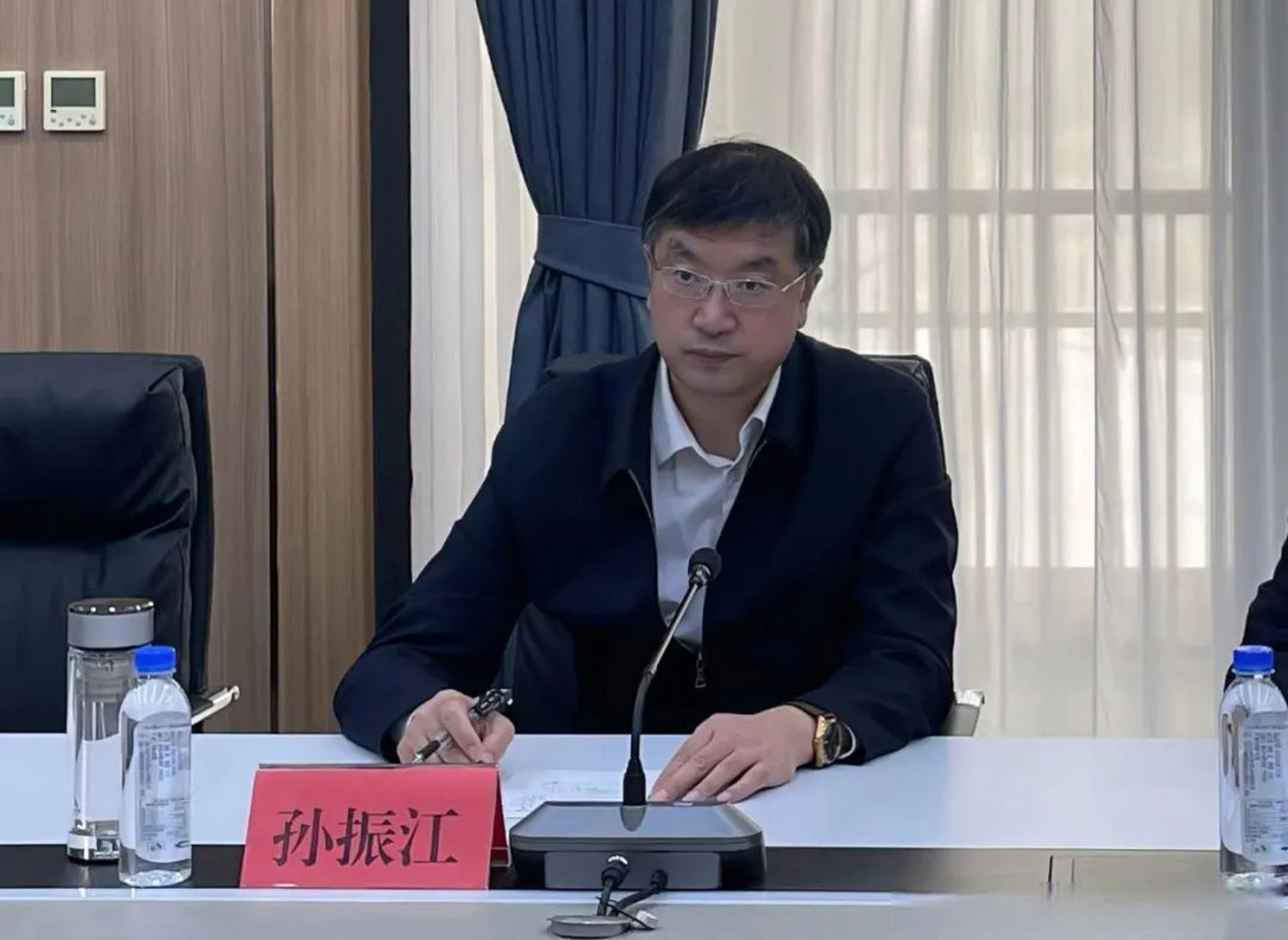 【孙振江,布仁金调研城市精细化管理平台建设工作】[网页链接]  4月11