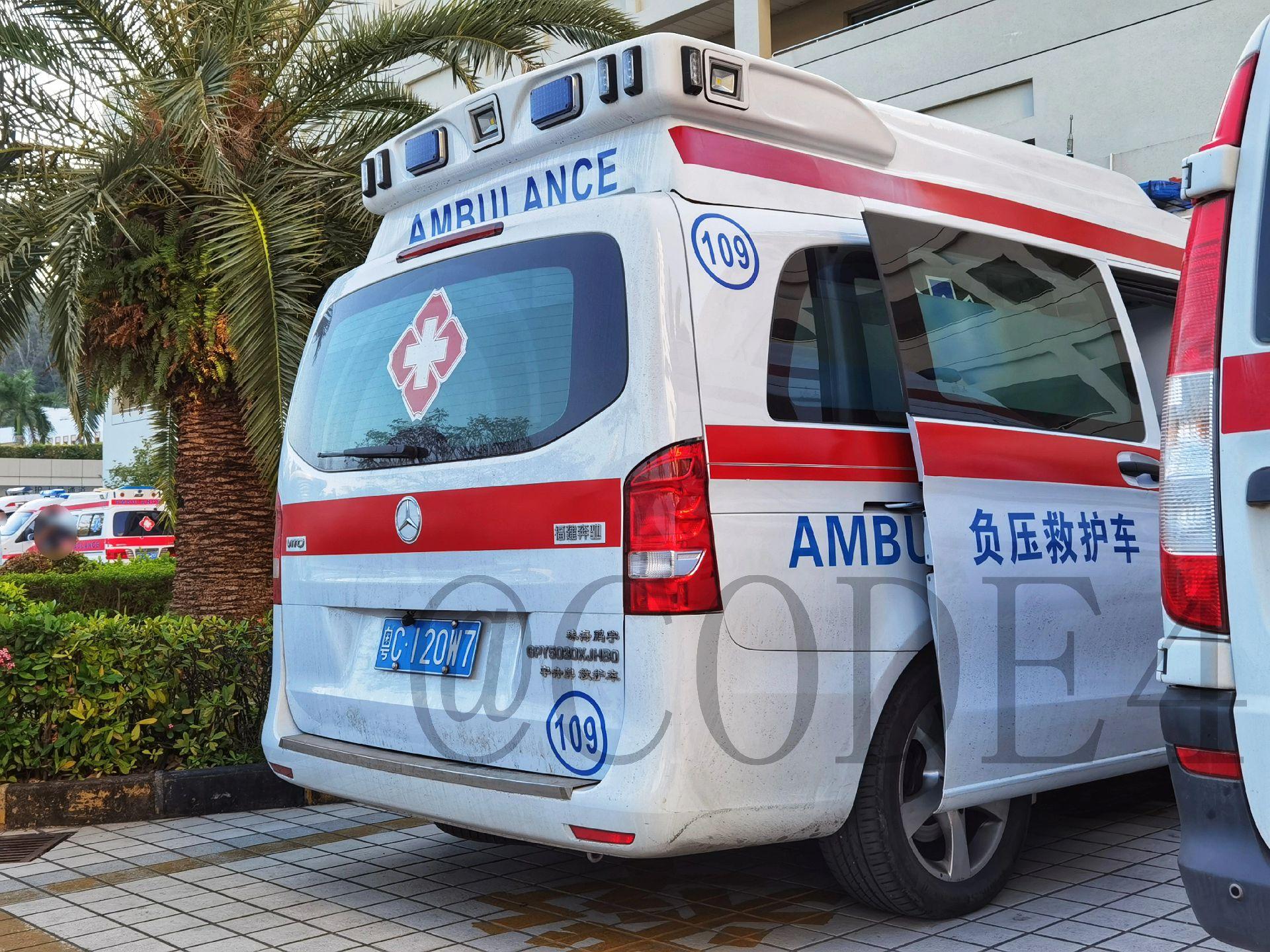 珠海市急救中心 奔驰威霆 救护车.