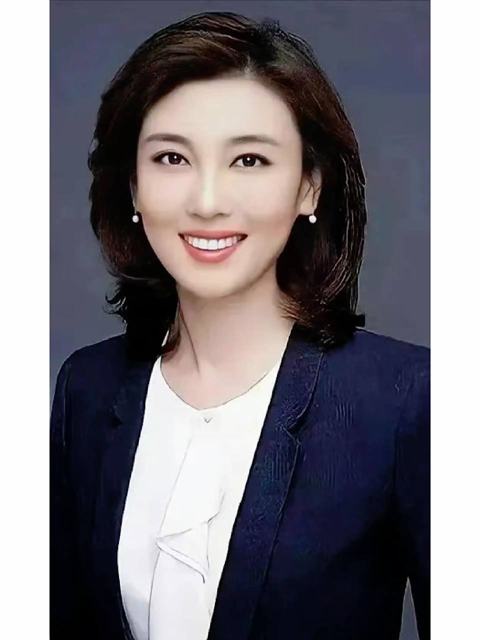 "李红,14岁辍学打工,18岁逃婚上学,凭中专学历进入县电视台当主持人