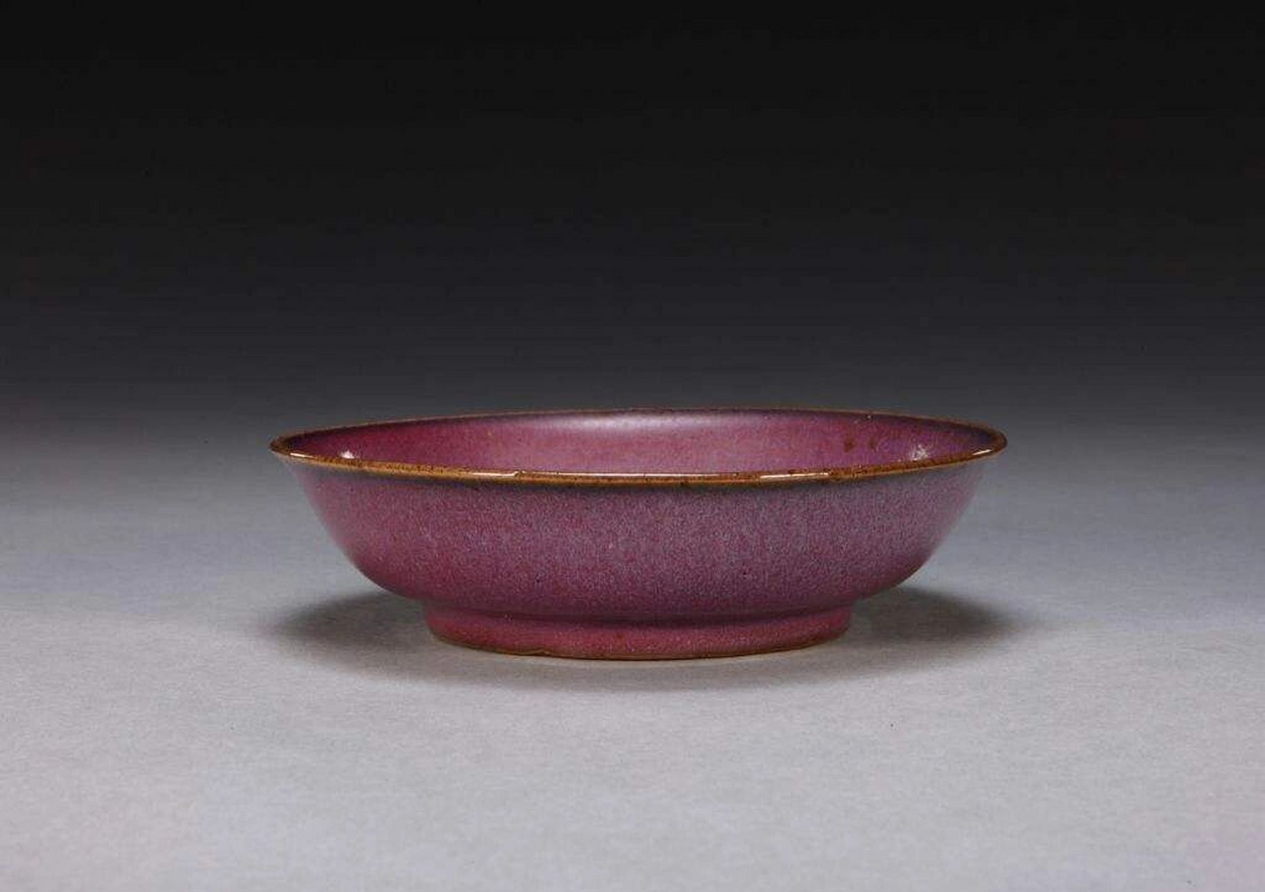 出窑万彩,价抵千金——故宫钧窑珍品瓷器欣 更多艺术信息,欢迎订阅