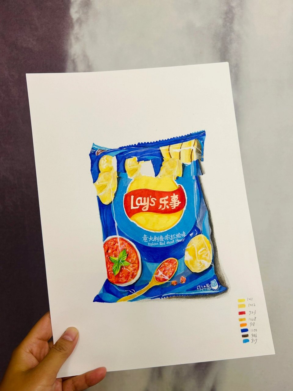 零食写生薯片彩铅 先用马克笔铺色,然后用彩铅叠色,最后用勾线笔画出