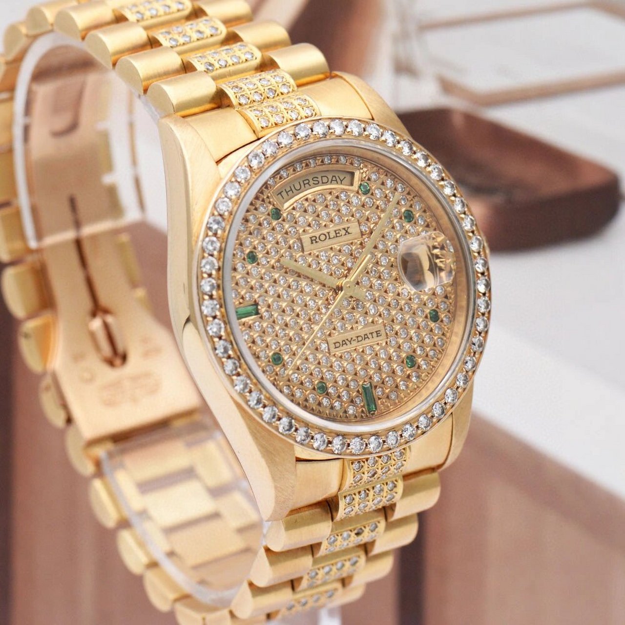 劳力士 星期日历型 自动机械男表 型号:18238后镶钻满天星 材质:18k