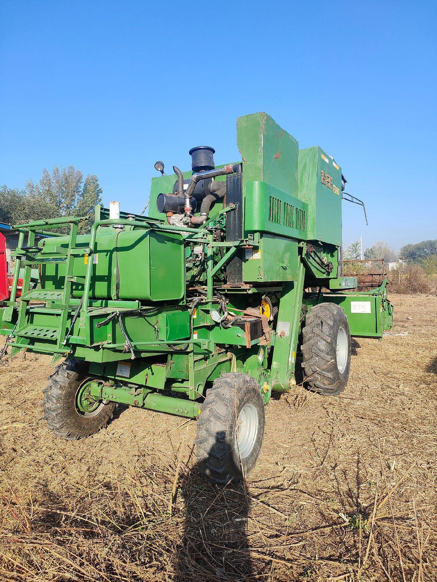 四轮儿带中线,东方红160马力.边减桥,液压主离合.工作六个小时