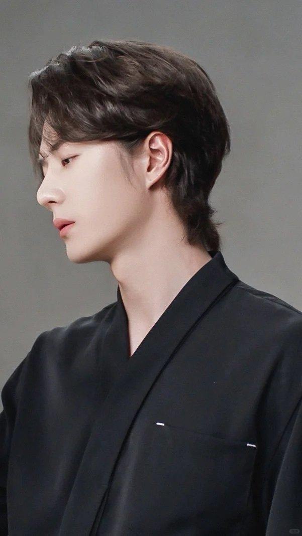 您的王一博老婆已上班打起精神来!今天也要努力的打工!