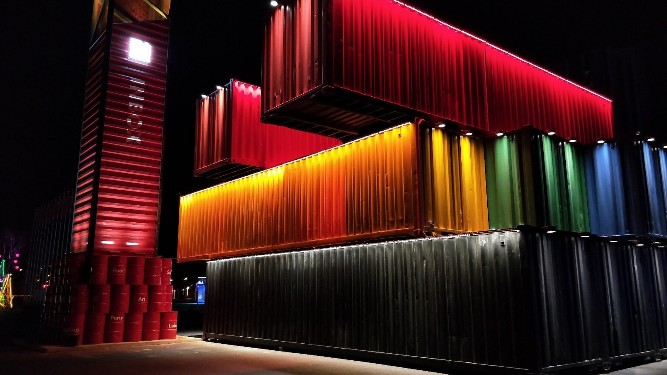 沈阳/集装箱小镇 沈阳刚刚经历一场暴风雨雪 今天白天天气还不错 但