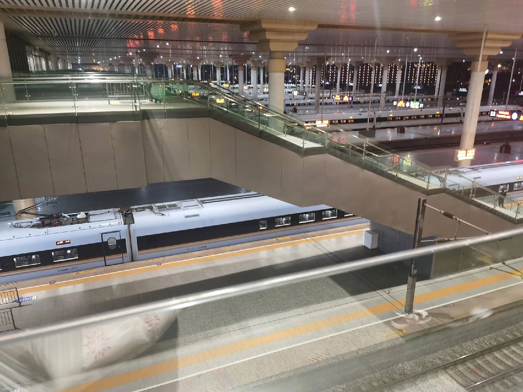 南京南站之站内换乘 南京南站站内换乘需要从高铁下车以后走图一图二