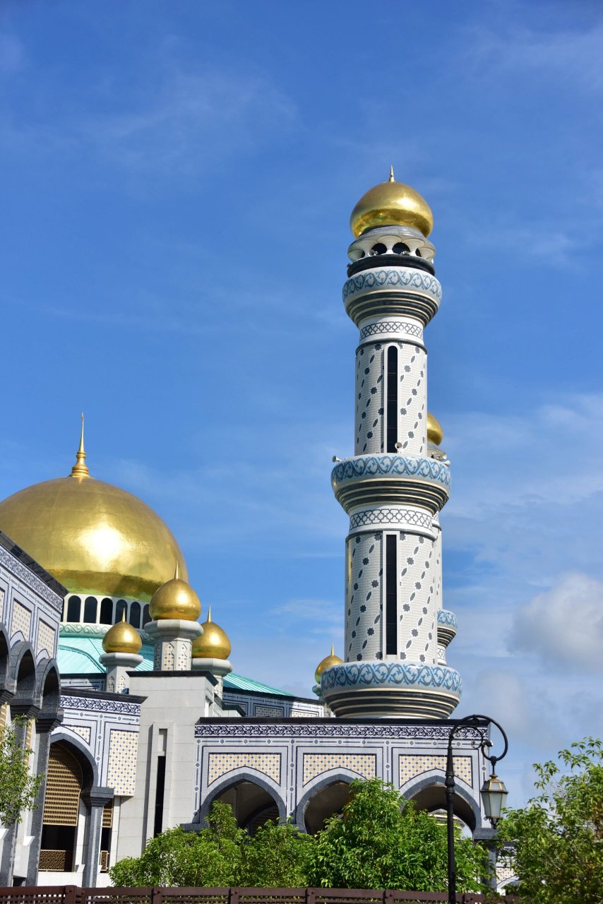 文莱---杰米清真寺 文莱是一个马来伊斯兰君主专制国家,国王拥有至高