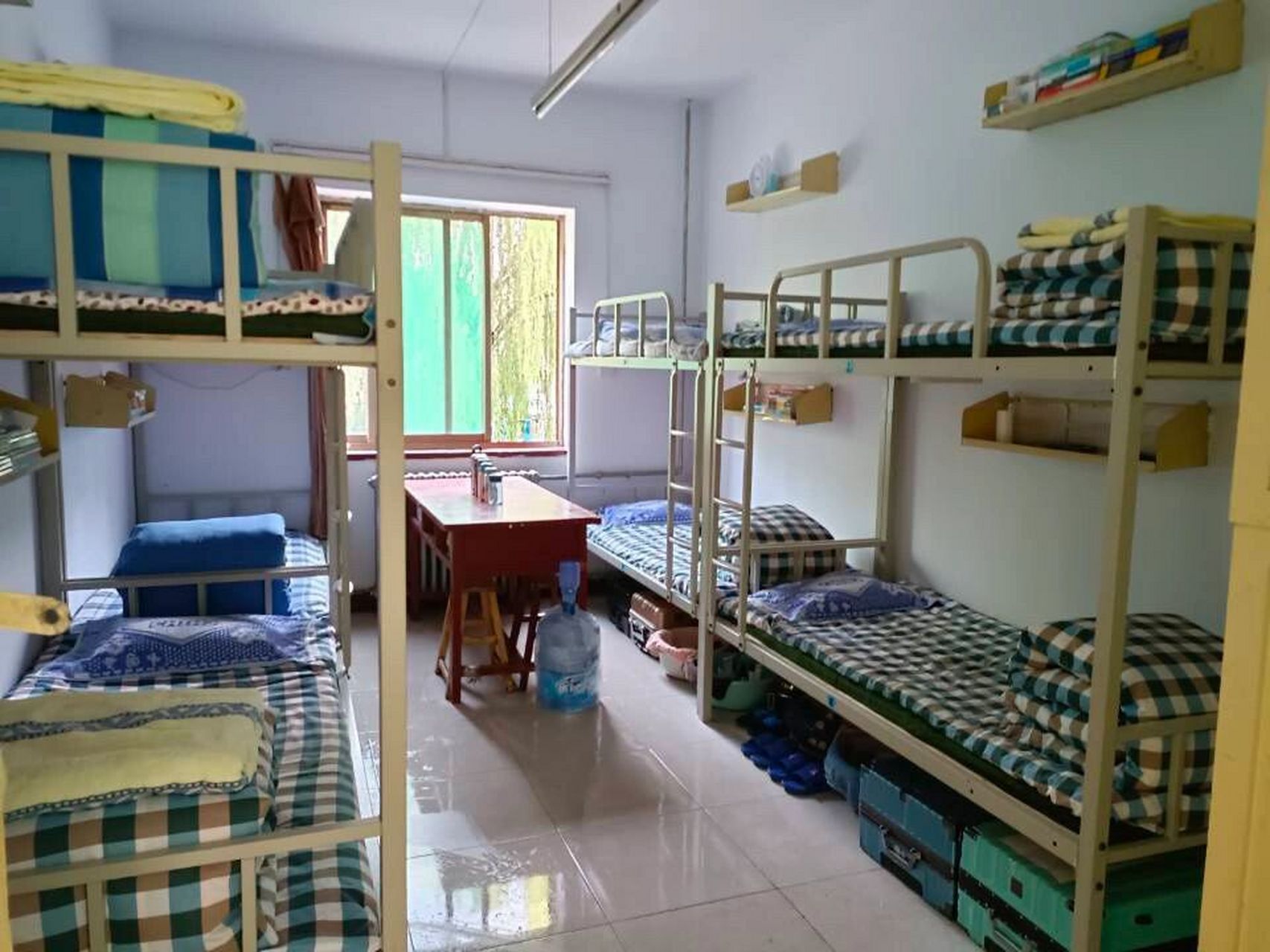 山西农业大学|宿舍 主要有4,6,8人间 有上下铺和上床下桌 有柜子,有