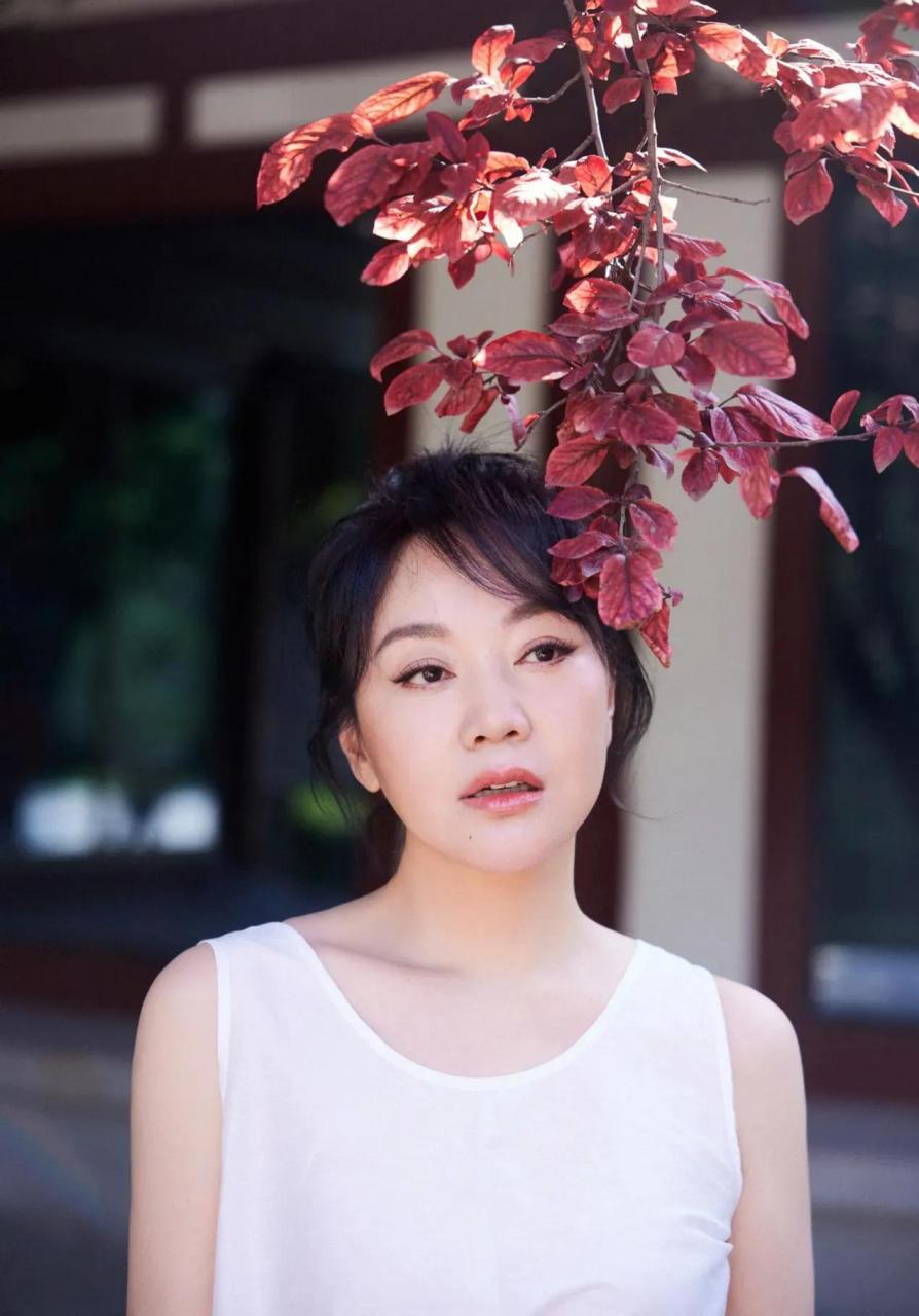 闫妮是最适合做人妻的女人!看多了让人心潮澎湃,女人味飘香四海!