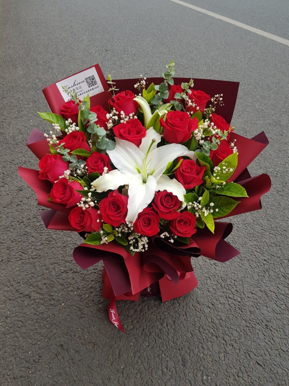 生日花束 | 日常百合红玫瑰花束送爱人 此款是经典搭配 19支红玫瑰