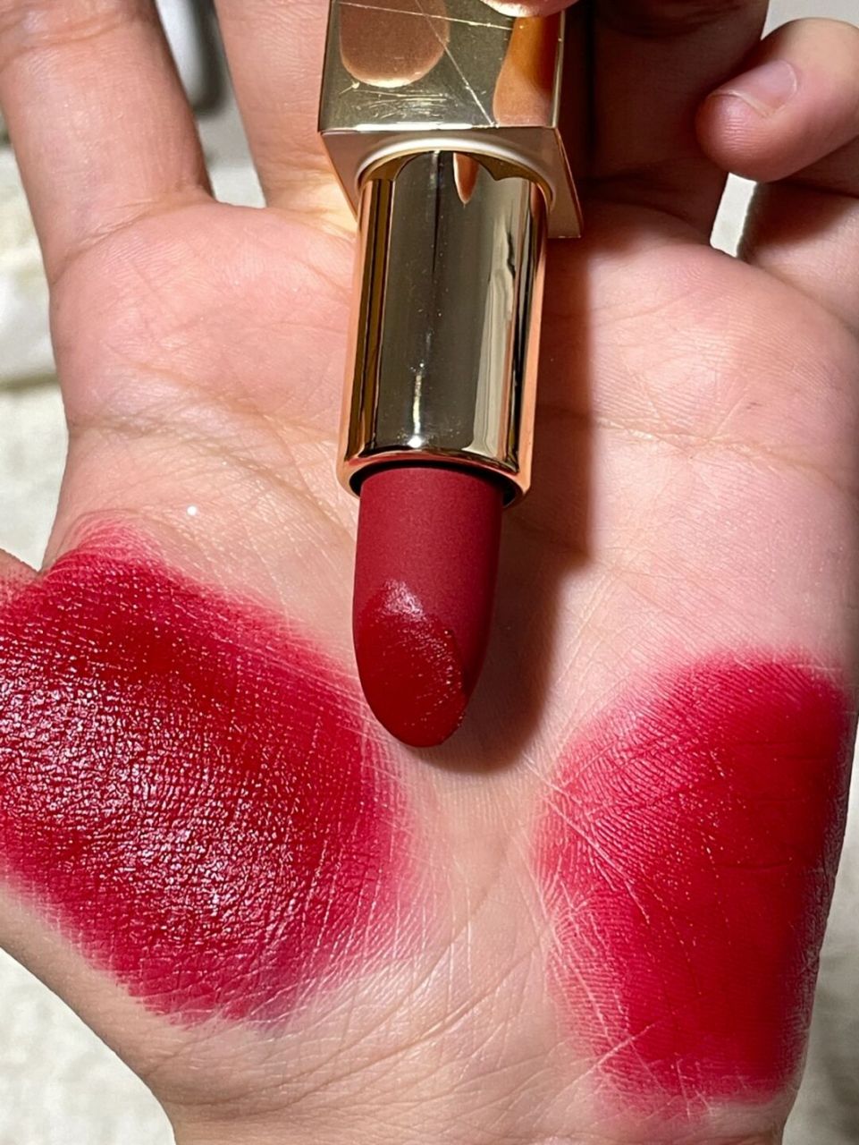 唇:摩肯口红#601复古樱桃# 饰:acc超级饰 #今日妆容# #创意妆