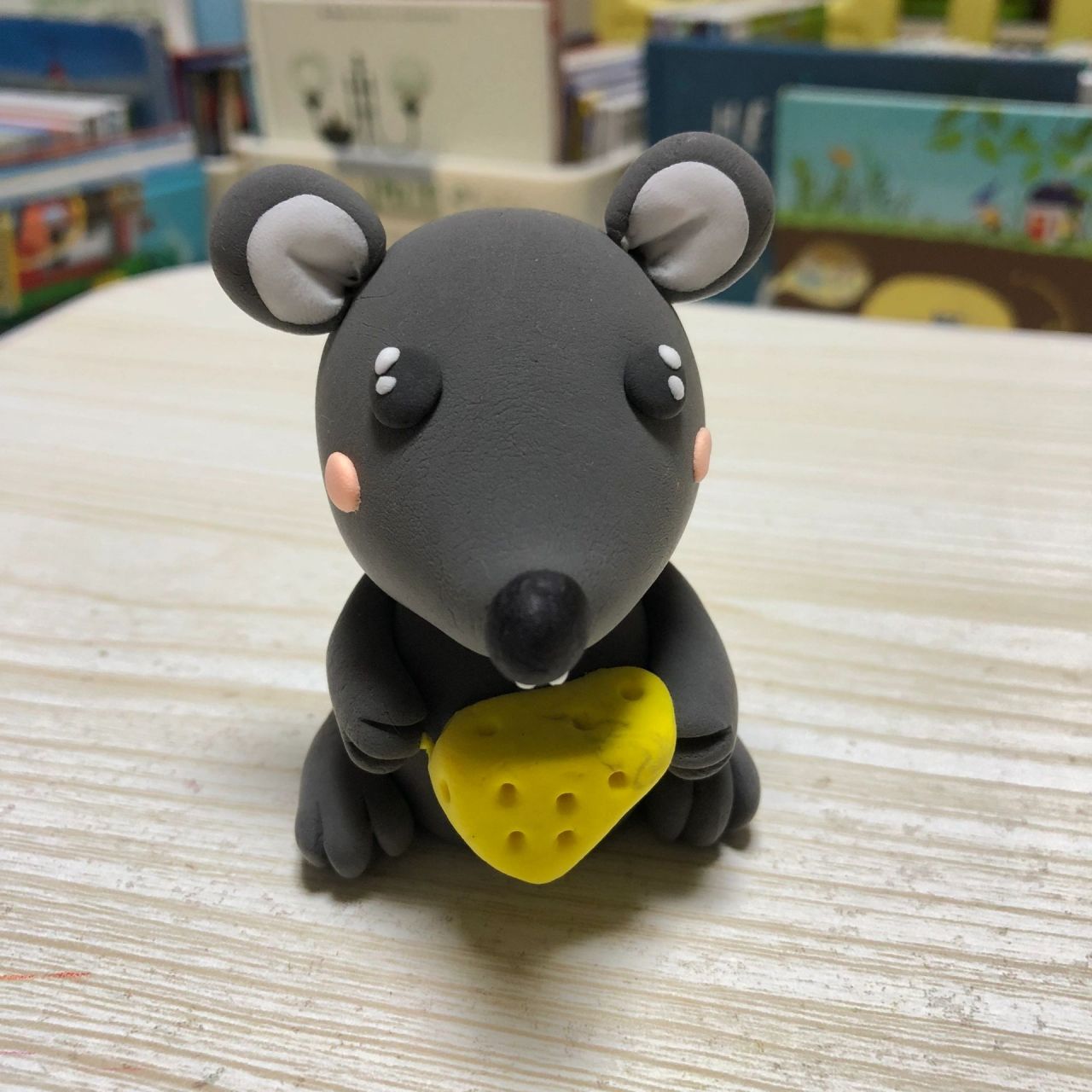 超轻粘土 #粘土  在上学的,稍加改良之小老鼠,超轻粘土,没什么味道