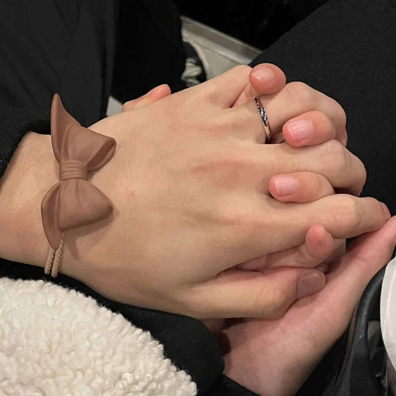 男朋友的手好好看! 电影院拍牵手照真的很出片