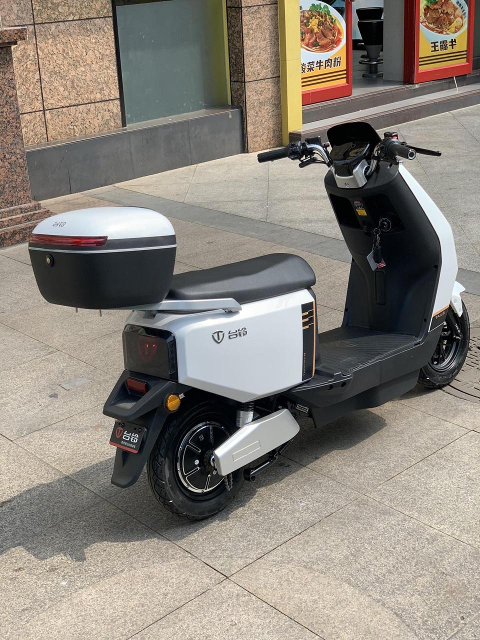 72v石墨烯大容量铅酸,台铃ts8-c专利电机续航可达150km,大功率三档