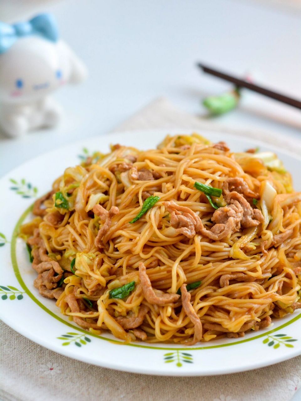 圆白菜肉丝炒面,幸福感爆棚的早餐 这道肉丝圆白菜炒面,有滋有味有