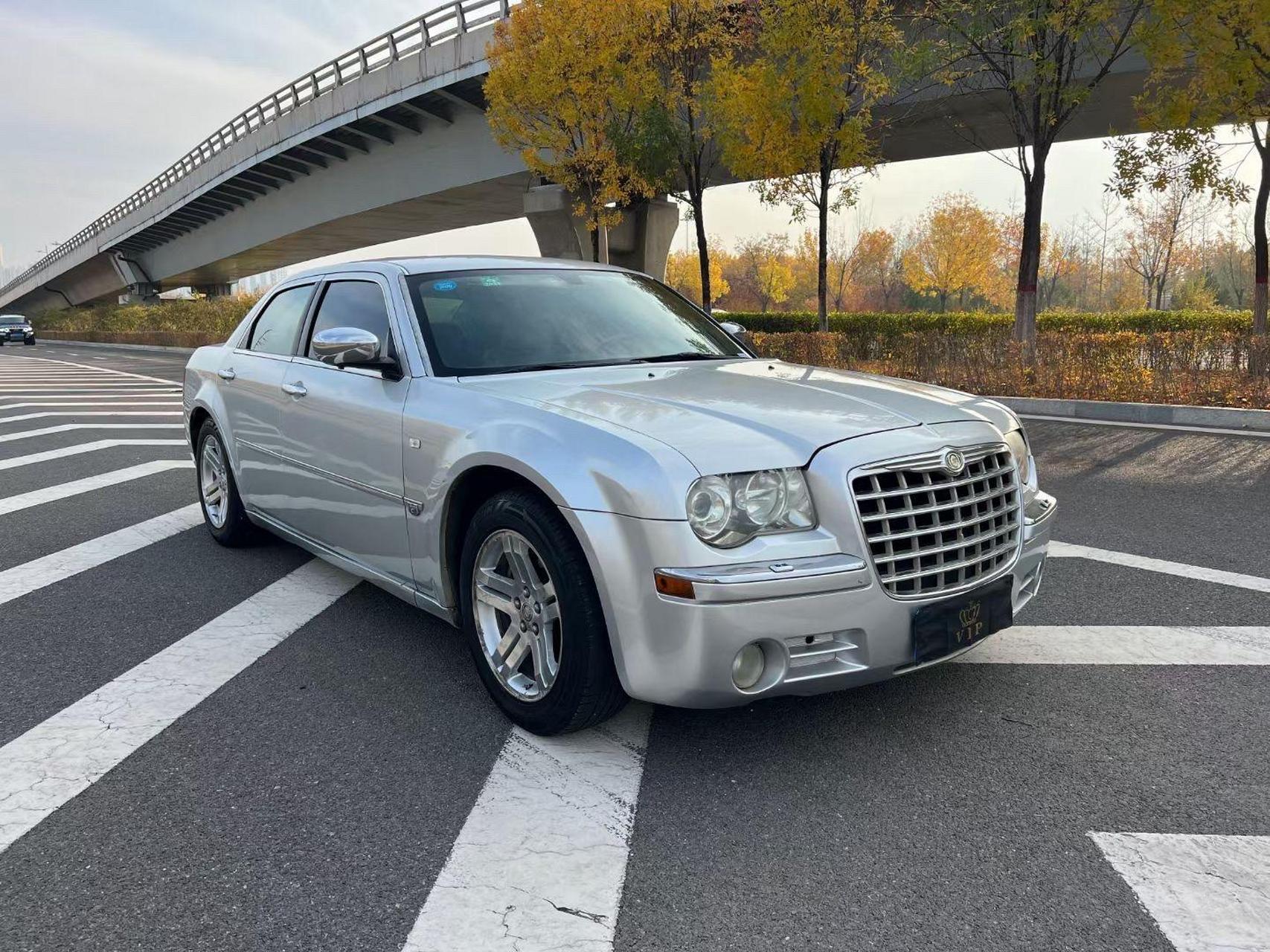 国产捞,喜欢看过来,精品09年6月克莱斯勒300c,自动2.