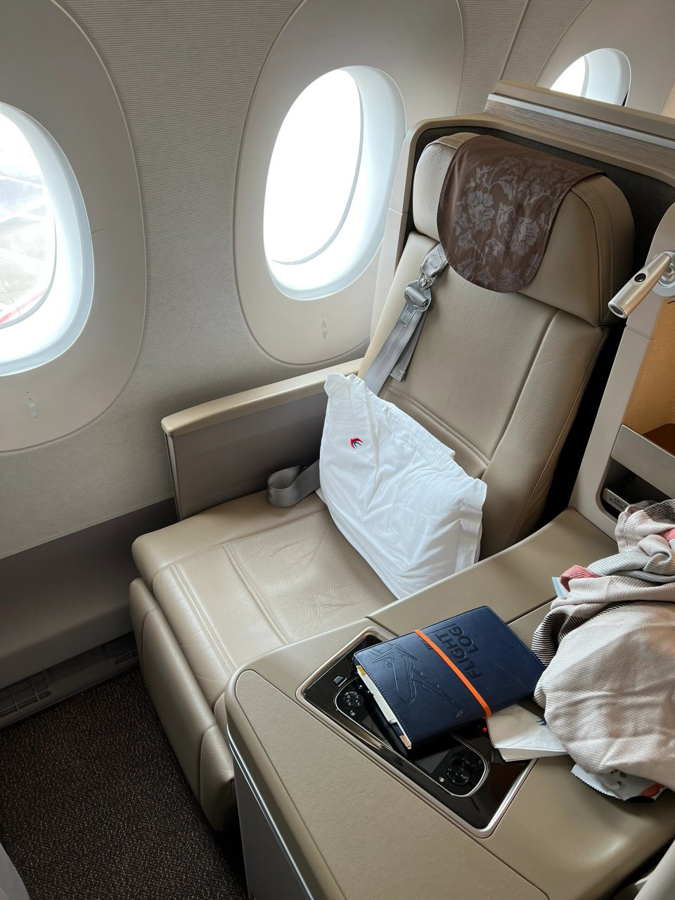 15分钟(实际飞行1小时 47分) 	 京沪线上的东航a350