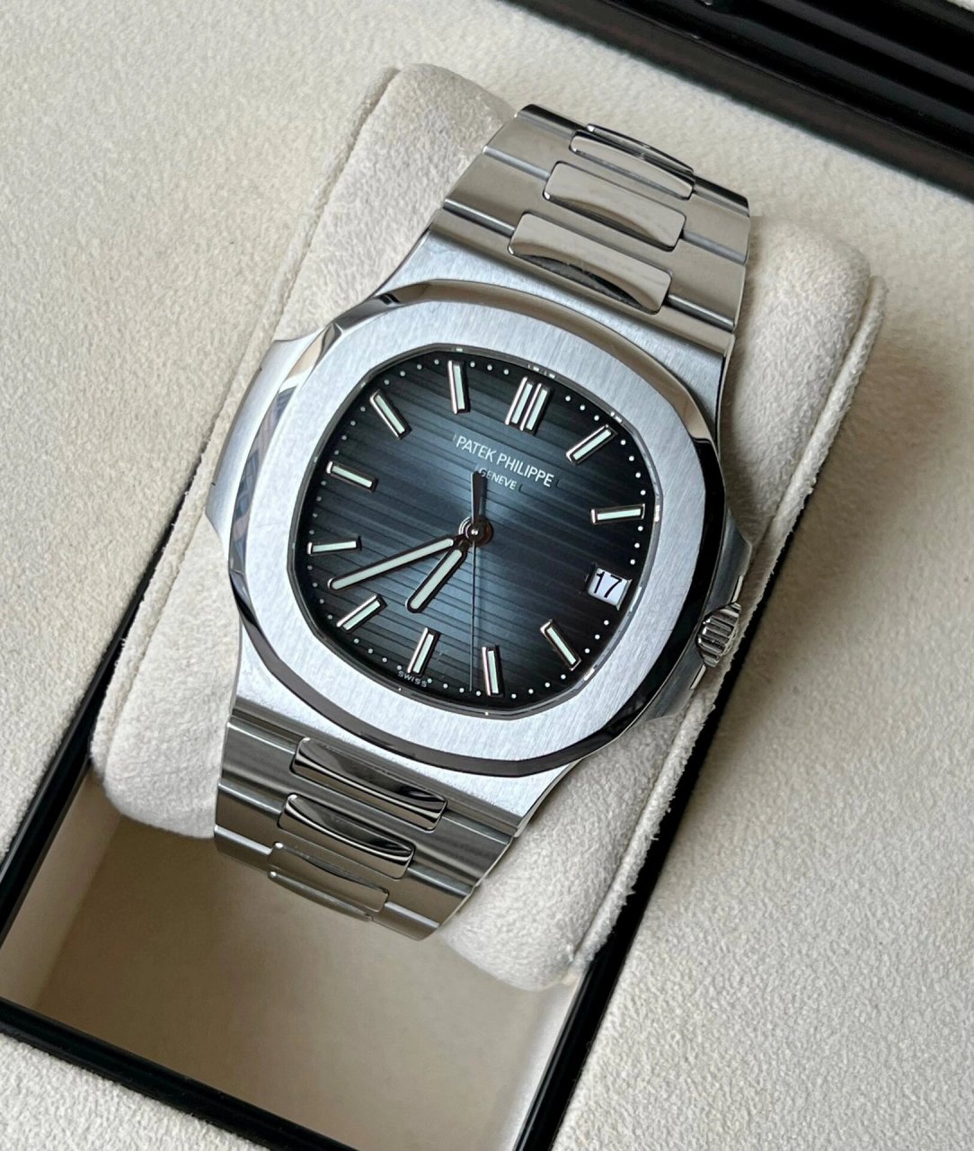 百达翡丽5711蓝面钢王 #男士腕表# #百达翡丽# 2019年11月全套带票