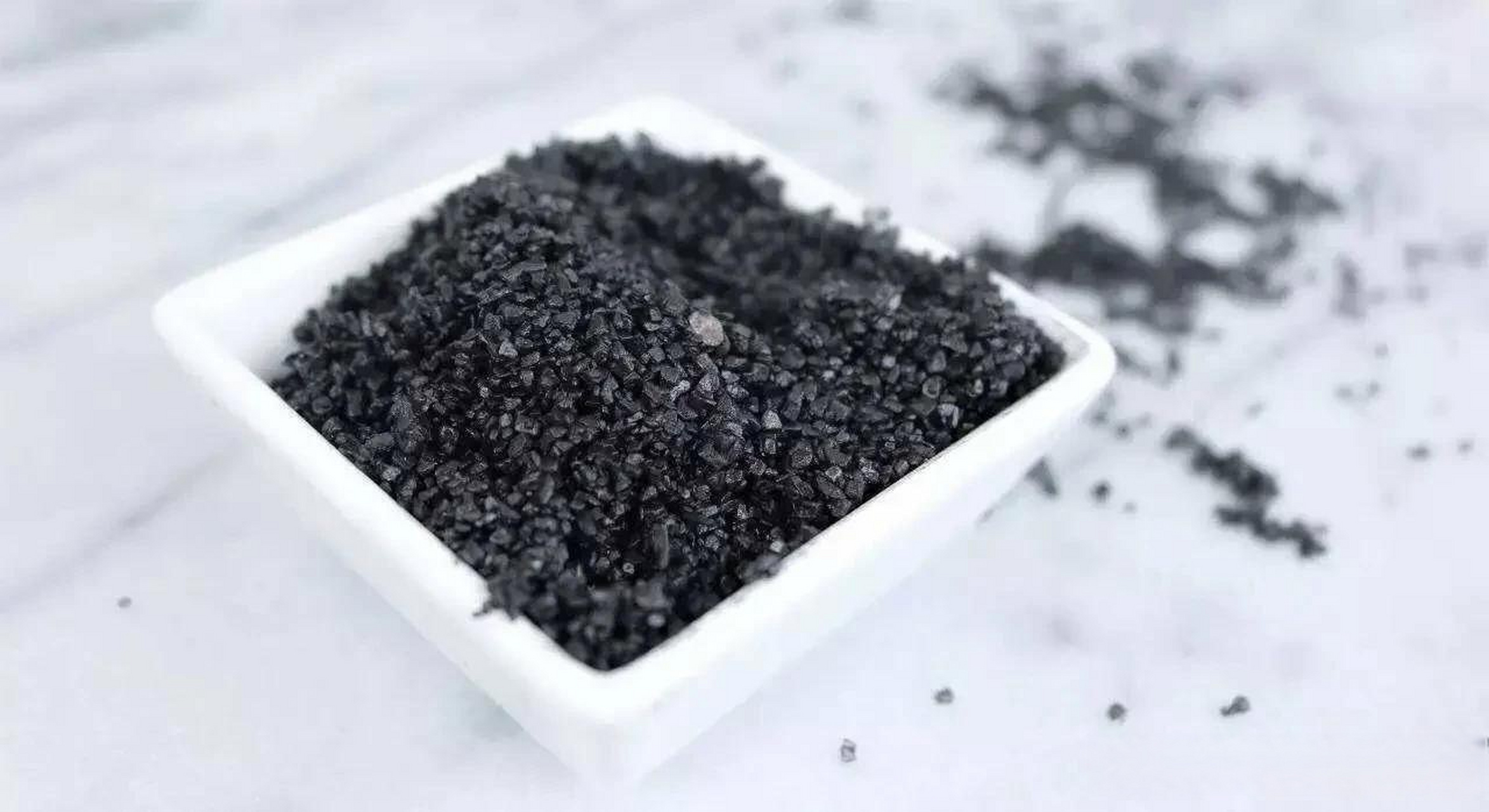 一瓶425克的美国夏威夷黑盐售价为169元  喜马拉雅玫瑰盐,号称早在2亿