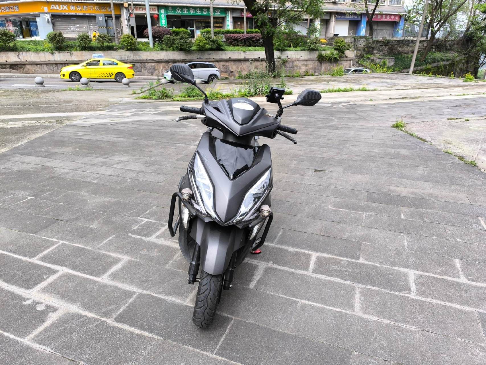 本田黑武士裂行125踏板车便宜出.