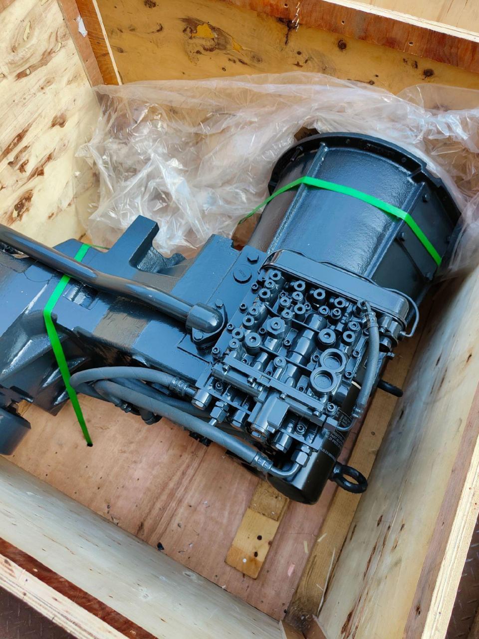 匹配装载机 压路机 平地机等工程机械.总成配件齐全,全国批发销售.