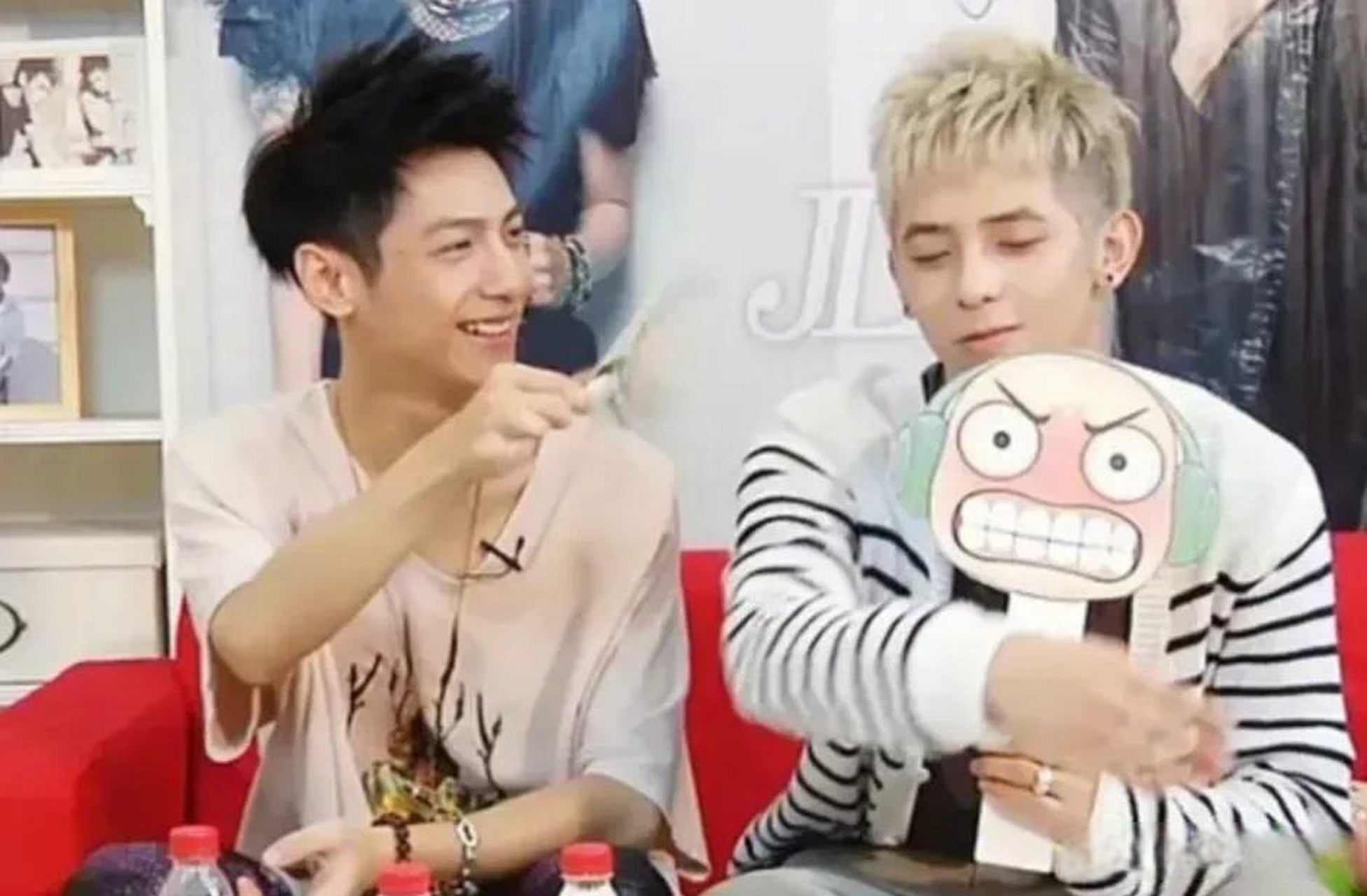 罗云熙符龙飞吻戏首先,我们来介绍一下这场吻戏的主演,一个是当红小生